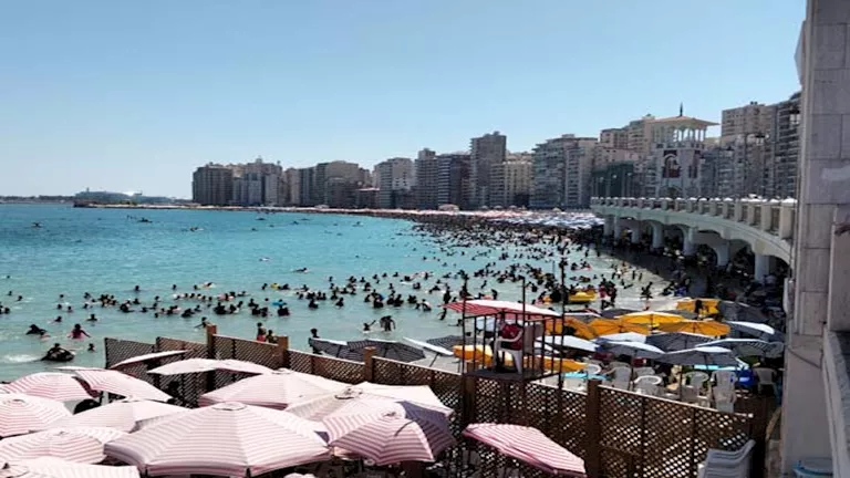 استمرار الموجة شديدة الحرارة.. الأرصاد: تحذير من الشبورة والقاهرة تسجل