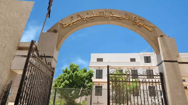 استعدادات مدارس أسيوط لامتحانات الدور الثاني لصفوف النقل والشهادة الإع