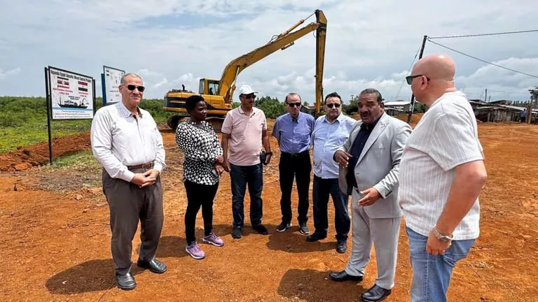 وزير الري يتابع مشروع مكافحة الحشائش المائية في البحيرات العظمى