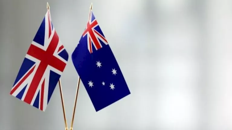 أستراليا وبريطانيا توقعان اتفاقية تستمر 50 عاما لبناء غواصات نووية