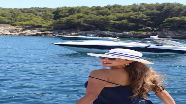 “جريئة وسط البحر”.. يارا السكري تستمتع بإجازة الصيف والجمهور يعلق (صور