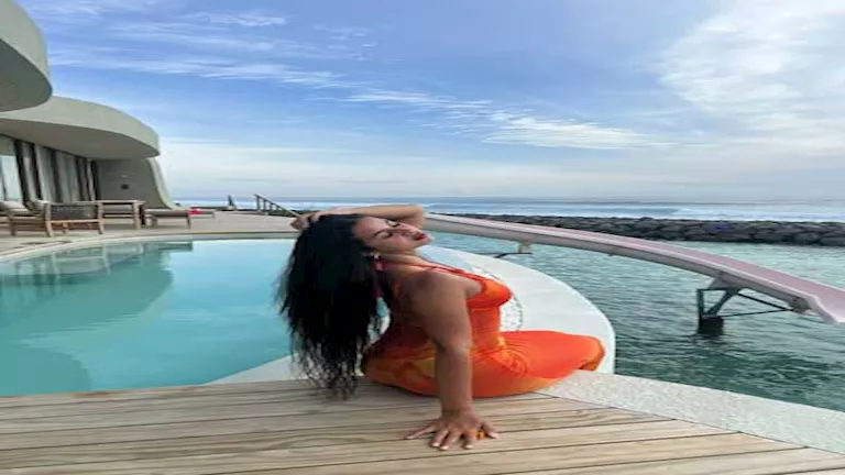 “على متن يخت”.. منة عرفة تنشر صورا جديدة من رحلتها في المالديف