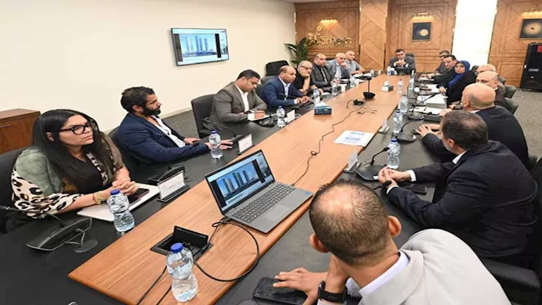 وزير الإسكان يلتقي مسئولي شركة HDP لمتابعة موقف مبيعات وتسويق المشروعا