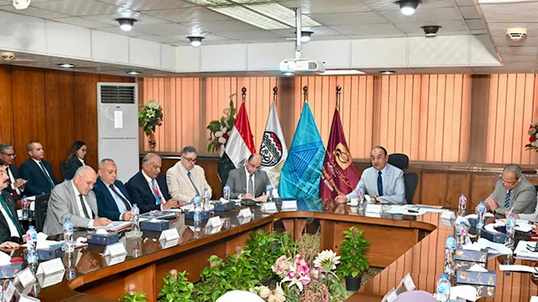 وزير قطاع الأعمال يتابع الموقف التنفيذي لمشروعات التطوير العقاري