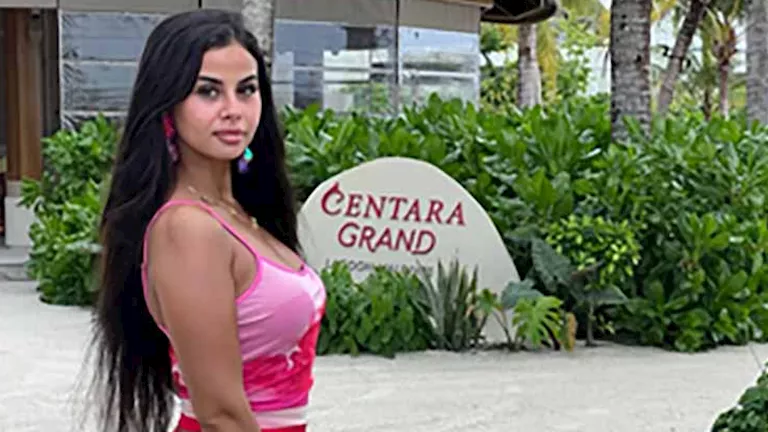 منة عرفة في المالديف.. 25 صورة للنجمات فضلن قضاء الصيف في أوروبا عن ال