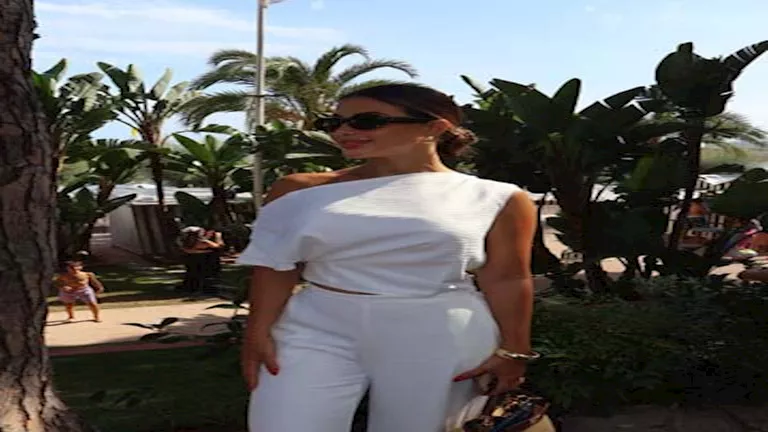 أناقة صيفية تخطف الأنظار.. يارا السكري تتألق بـ “الأون شولدر”