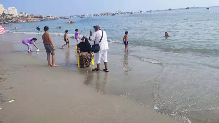 الموج 2.25 متر.. هل تأثرت شواطئ الإسكندرية بمزاعم تسونامي؟- صور