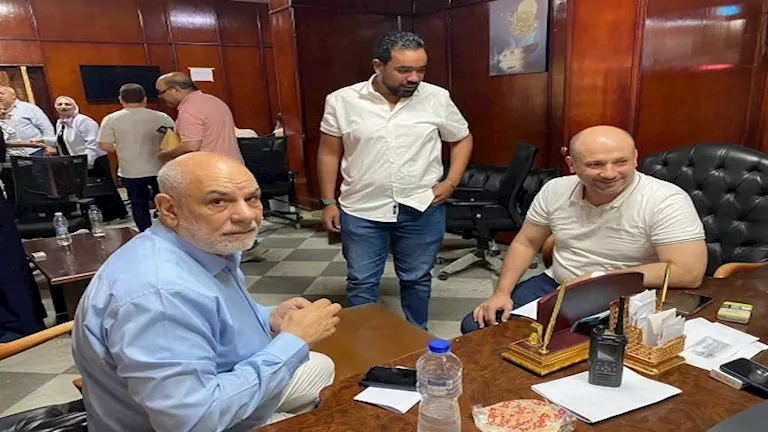 الكشف الطبي على المتقدمين لانتخابات الشيوخ في مستشفى الفيوم- صور