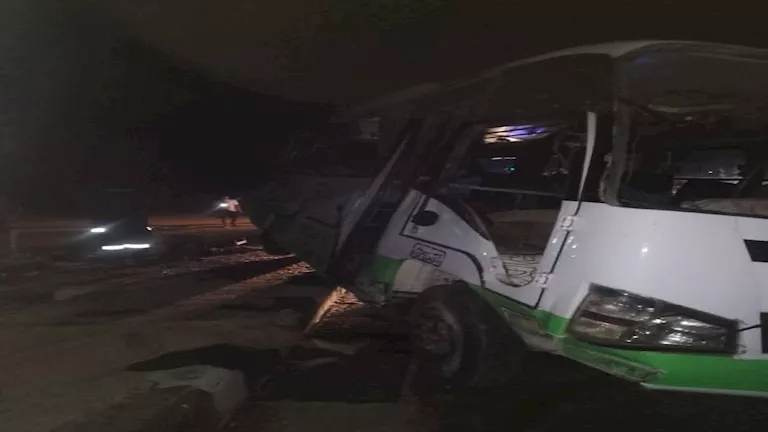 مصرع 3 فتيات وإصابة 12 آخرين.. ننشر الصور الأولى لحادث صحراوي المنيا