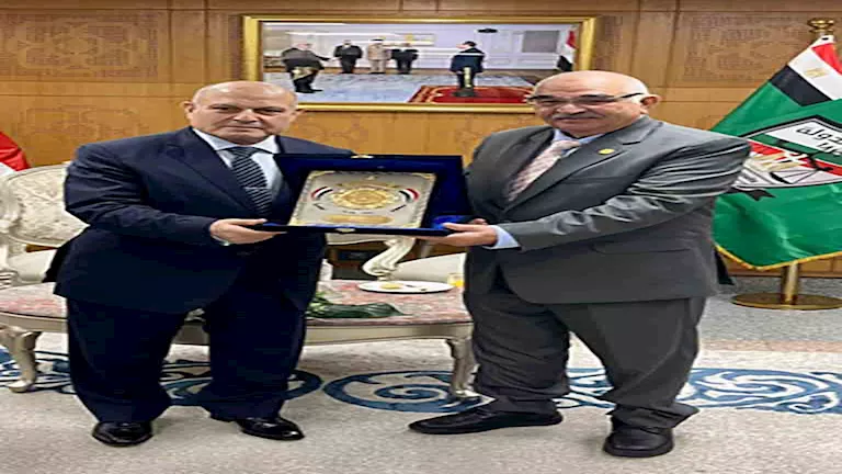 رئيسا النيابة الإدارية وقضايا الدولة يؤكدان عمق التعاون القضائي وتكامل