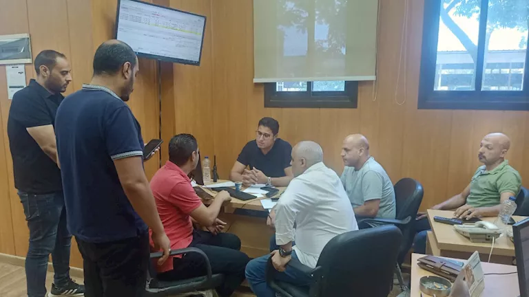 نائب محافظ الدقهلية يتفقد “الخط الساخن” لمتابعة شكاوى المياه (صور)