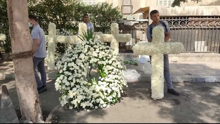 وصول جثمان الفنان لطفي لبيب إلى كنيسة مارمرقس بمصر الجديدة