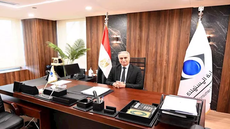 صور.. ضبط 41 طن زيوت سيارات و2.5 طن زيت طعام و1.5 طن طحينة مُعاد تدوير