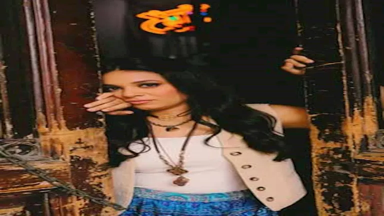 رحمة أحمد جريئة في أحدث صورها.. وهنا الزاهد تعلق: إيه يا شاكيرا