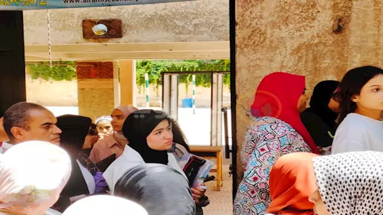 أفضل من الفيزياء.. ارتياح بين طلاب الثانوية بالإسكندرية بعد امتحان الك