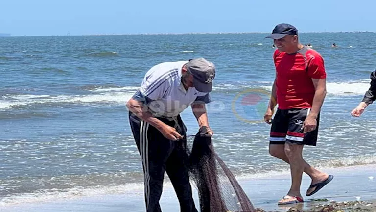 الأمل في الشبك.. صيادو الضهرة ببورسعيد يطاردون الرزق وسط الأمواج