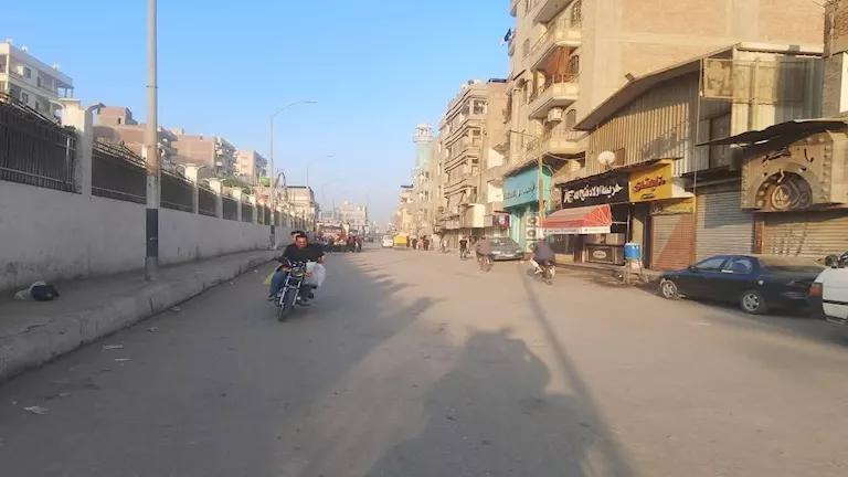 إزالة سوق الخميس من شوارع بلبيس.. والحي: سنخصص أماكن بديلة للباعة