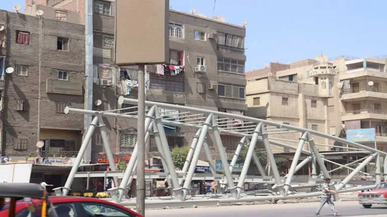 تركيب كوبري مشاة حديث بمحور العصار بتكلفة 48 مليون جنيه (صور)