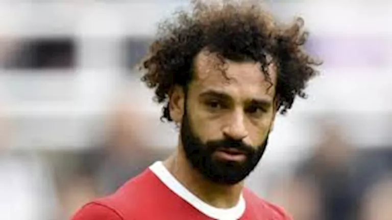 محمد صلاح يتألق بقلادة من تصميم عزة فهمي.. لن تتوقع سعرها