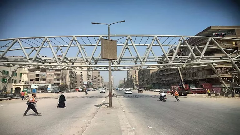 الانتهاء من تركيب كوبري المشاة الجديد بمحور العصار فى شبرا الخيمة