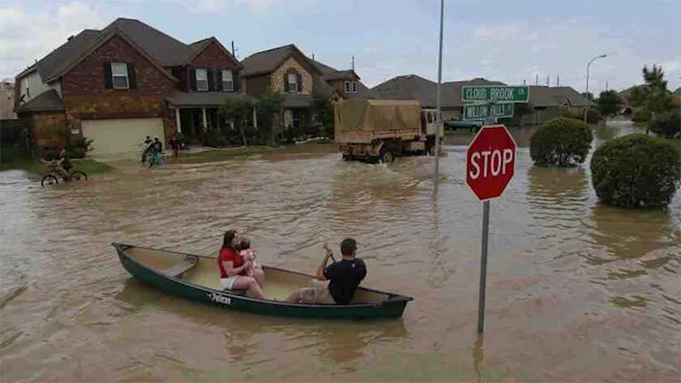 فقدان أكثر من 20 فتاة داخل مخيم للفتيات في تكساس بسبب الفيضانات