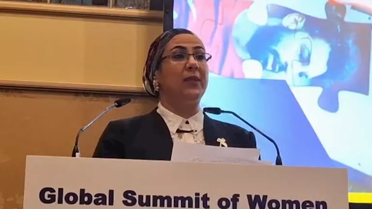 المستشارة أمل عمار تلقي كلمة مصر خلال فعاليات القمة العالمية للمرأة بأ