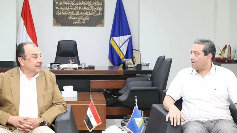 وزير قطاع الأعمال العام يتفقد عدد من المنشآت الصناعية بدمياط