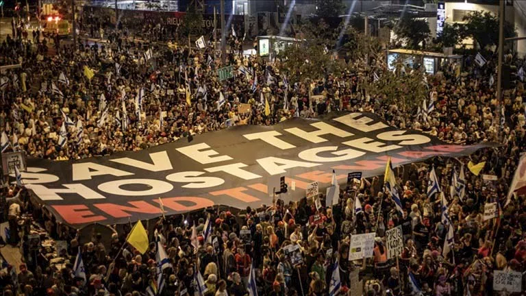 آلاف الإسرائيليين يتظاهرون للمطالبة بالإفراج عن جميع الأسرى