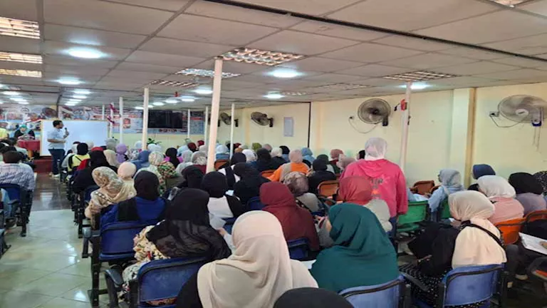 ليلة الامتحان بلا توتر.. مراجعات مجانية تجذب طلاب الثانوية في البحيرة