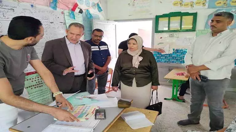 تعليم أسيوط يتابع برنامج علاج مهارات القراءة والكتابة (صور)