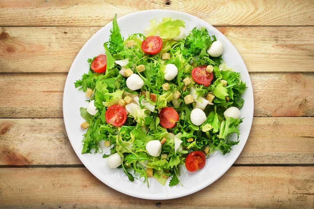 5 أسباب تجعل السلطة أفضل طبق على مائدتك.. فوائد مذهلة لجسمك