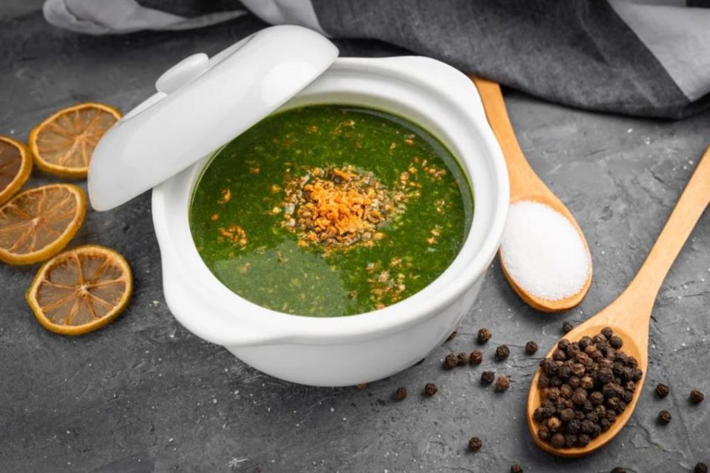 خبير تغذية يكشف سرا عن الملوخية ويحذر من التونة المعلبة