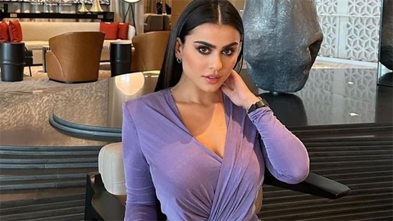 “جذاب ومختلف”.. إيلي حنا يعلق على إطلالة يمنى خوري في حفل الـ Pre wedd