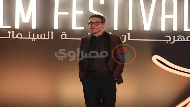 أول رد من والدة آسر ياسين بعد الهجوم على نجلها بسبب الحلق والتاتو