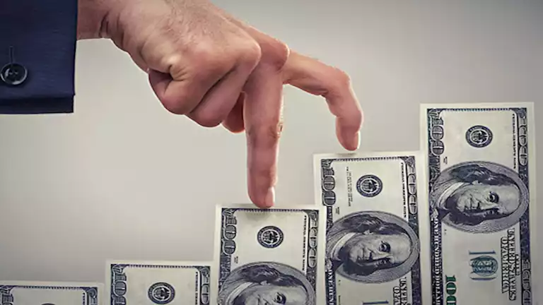 سعر الدولار يواصل الصعود بنهاية التعاملات اليوم في 9 بنوك