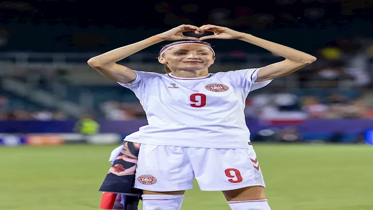 22 صورة تستعرض رحلة نادية نديم من أفغاستان وإعدام والدها إلى النجومية