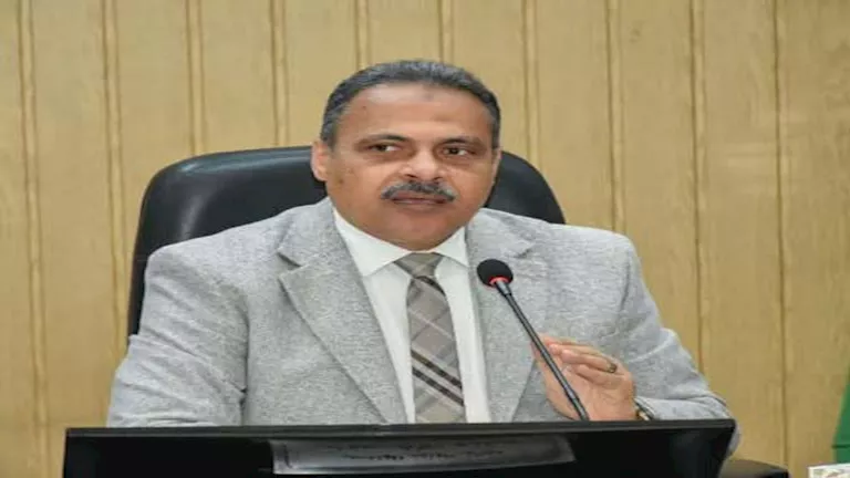 محافظ الشرقية يحيل عاملين فى أبو حماد للتحقيق