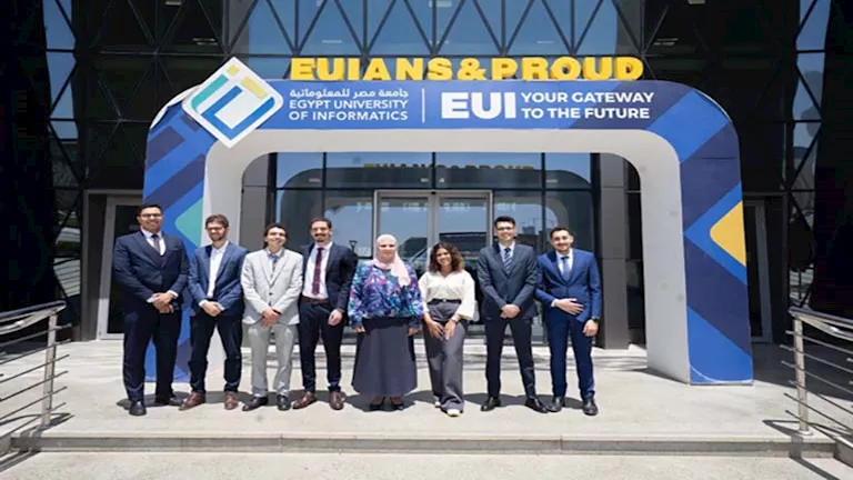 تسارع وتوجيه.. فريق طلابي يصمم برنامجًا للقيادة الذاتية للسيارات