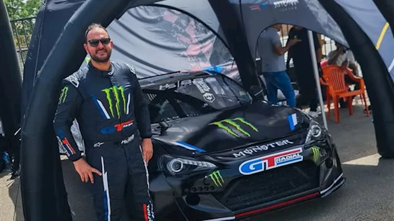 خروج جثمان بطل السباقات الدولي هيثم سمير من مشرحة بنها التعليمي