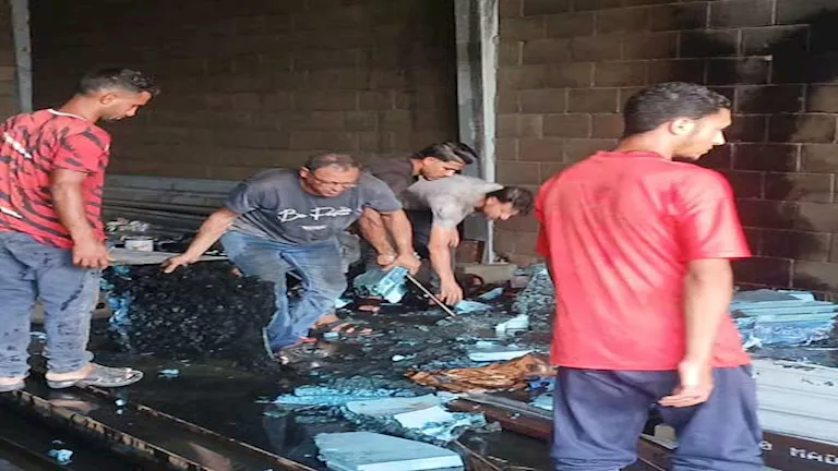 السيطرة على حريق مخلفات في مصنع بالمنطقة الاستثمارية ببنها