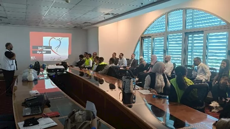 “الصحة” تستكمل تدريب العاملين بمطار القاهرة على أجهزة إزالة الرجفان ال