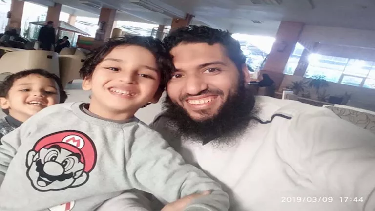 “عمر مات”.. كلمات أب مكلوم تلخص فاجعة دهس طفل في المنوفية (صور)