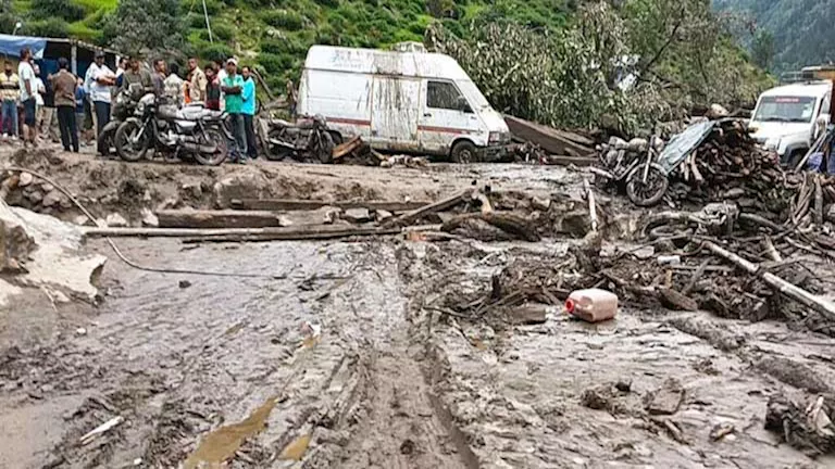 ارتفاع حصيلة القتلى بسبب الأمطار الغزيرة في كشمير الهندية إلى 50 شخصا