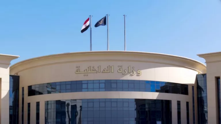 مصرع عنصرين شديدي الخطورة وضبط مخدرات بملايين وترسانة أسلحة بالشرقية و