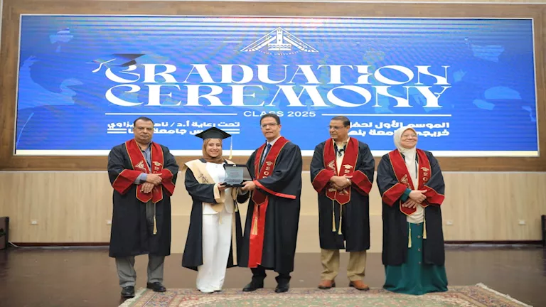 “ثمرة سنوات من الجد والاجتهاد”.. رئيس جامعة بنها يوجه رسالة لخريجي كلي