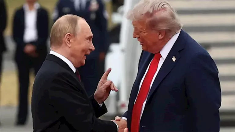 ترامب وبوتين يبدآن اجتماعاً ثنائياً ويرفضان الرد على أسئلة الصحفيين