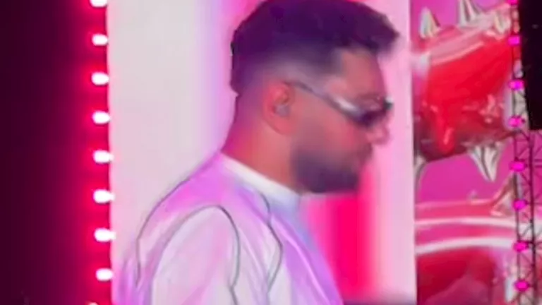 ليجي سي يتألق في حفل “العلمين الجديدة”.. ويسأل الجمهور: حد حافظ “بيتاد