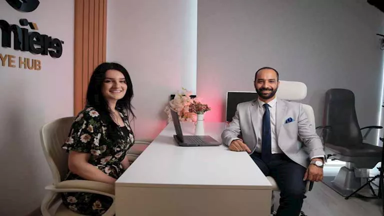 بعد ٩ عمليات فى أمريكا دون جدوى .. طبيب مصري يعيد الأمل لفتاة أمريكية