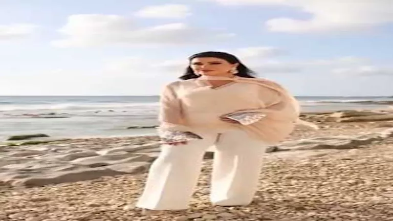 بالصور- جومانا مراد على البحر والجمهور يعلق: “ملكة جمال العالم”