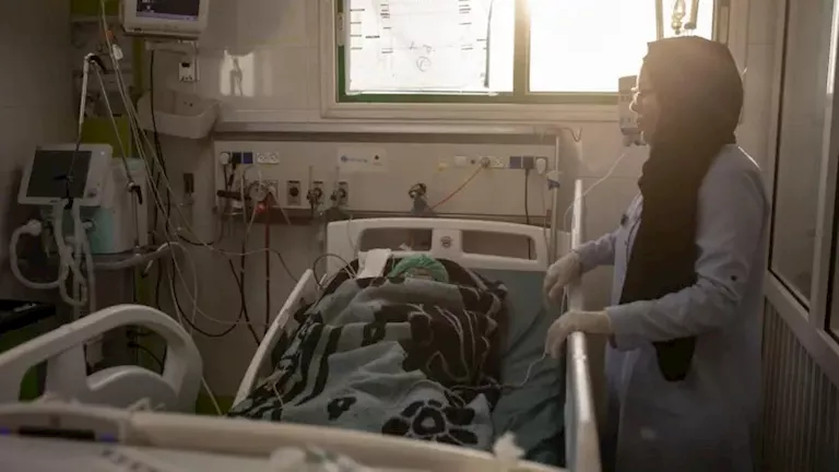 وفاة شابة عشرينية من غزة في إيطاليا بعد نقلها للعلاج من سوء التغذية